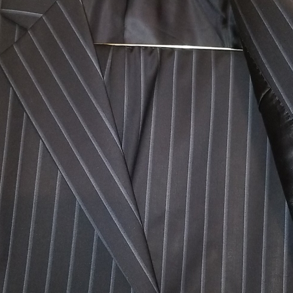 JOS A BANK DRESS SUIT - Picture 5 of 5